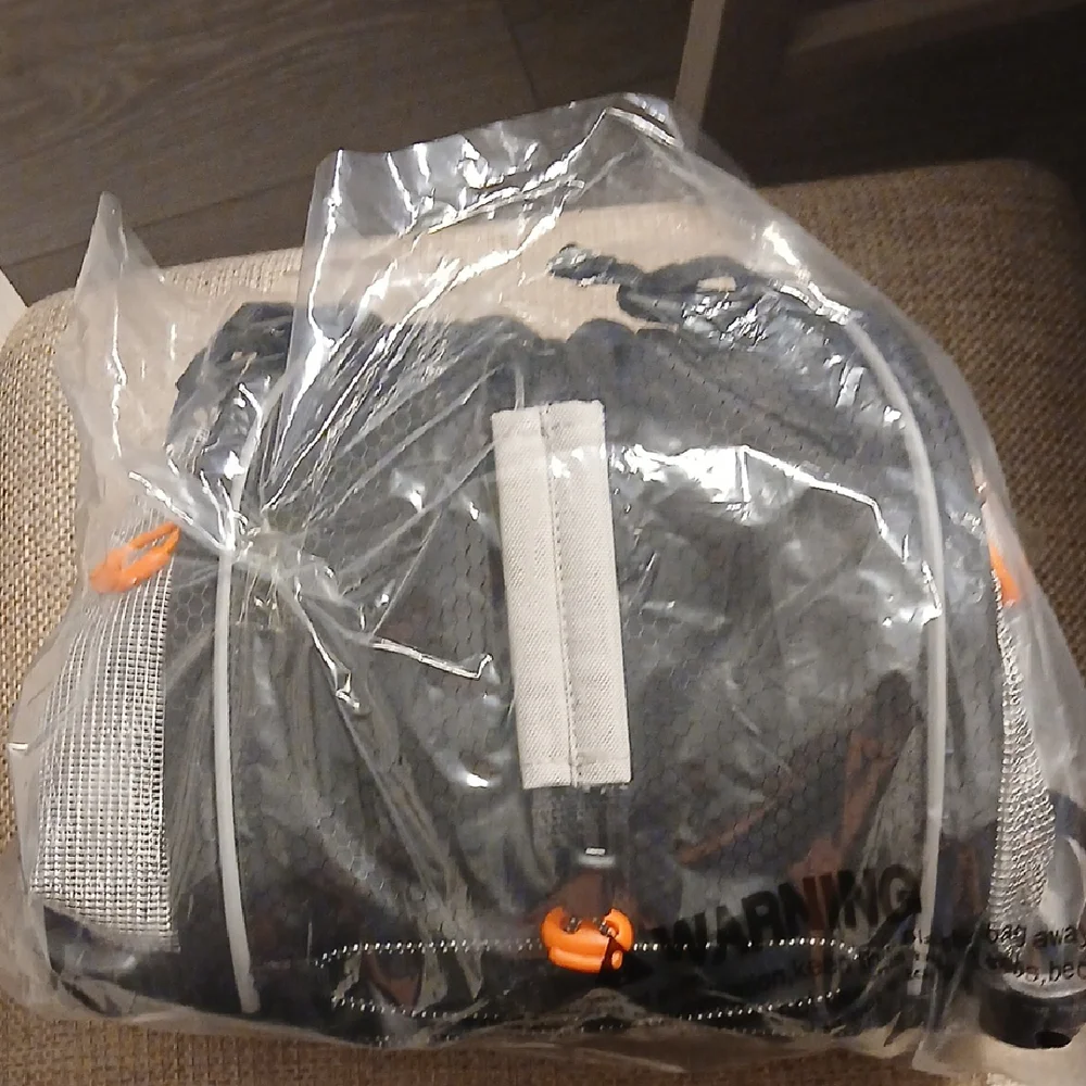 Pawaboo BackPack / Dog / Cat Carrier Black / Gray Brand New Opened Bag
